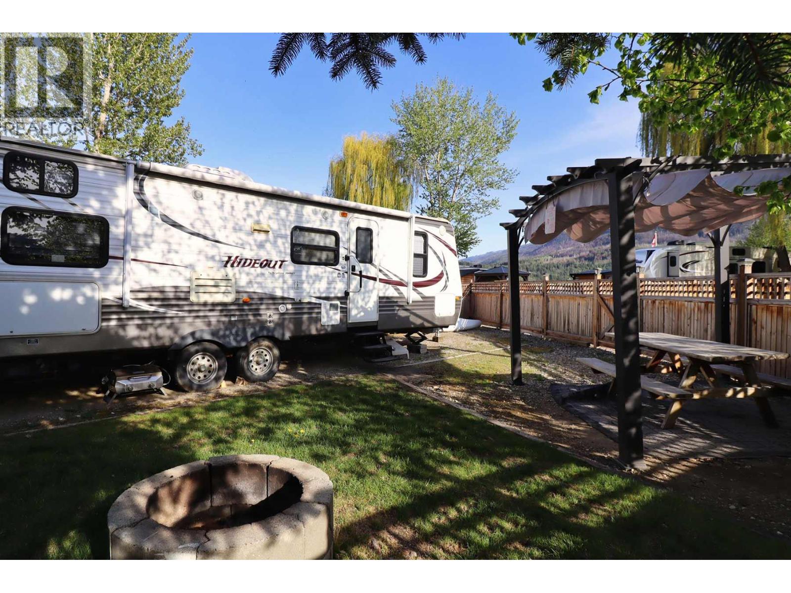 69 Cottonwood Drive, Lee Creek, British Columbia V0E 1M1 - Photo 2 - 10374835