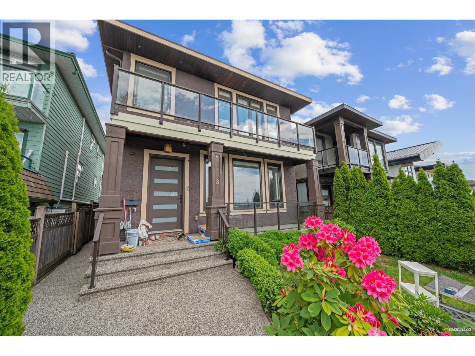 8 Glynde Avenue, Burnaby, British Columbia  V5B 3J2 - Photo 3 - R3125135