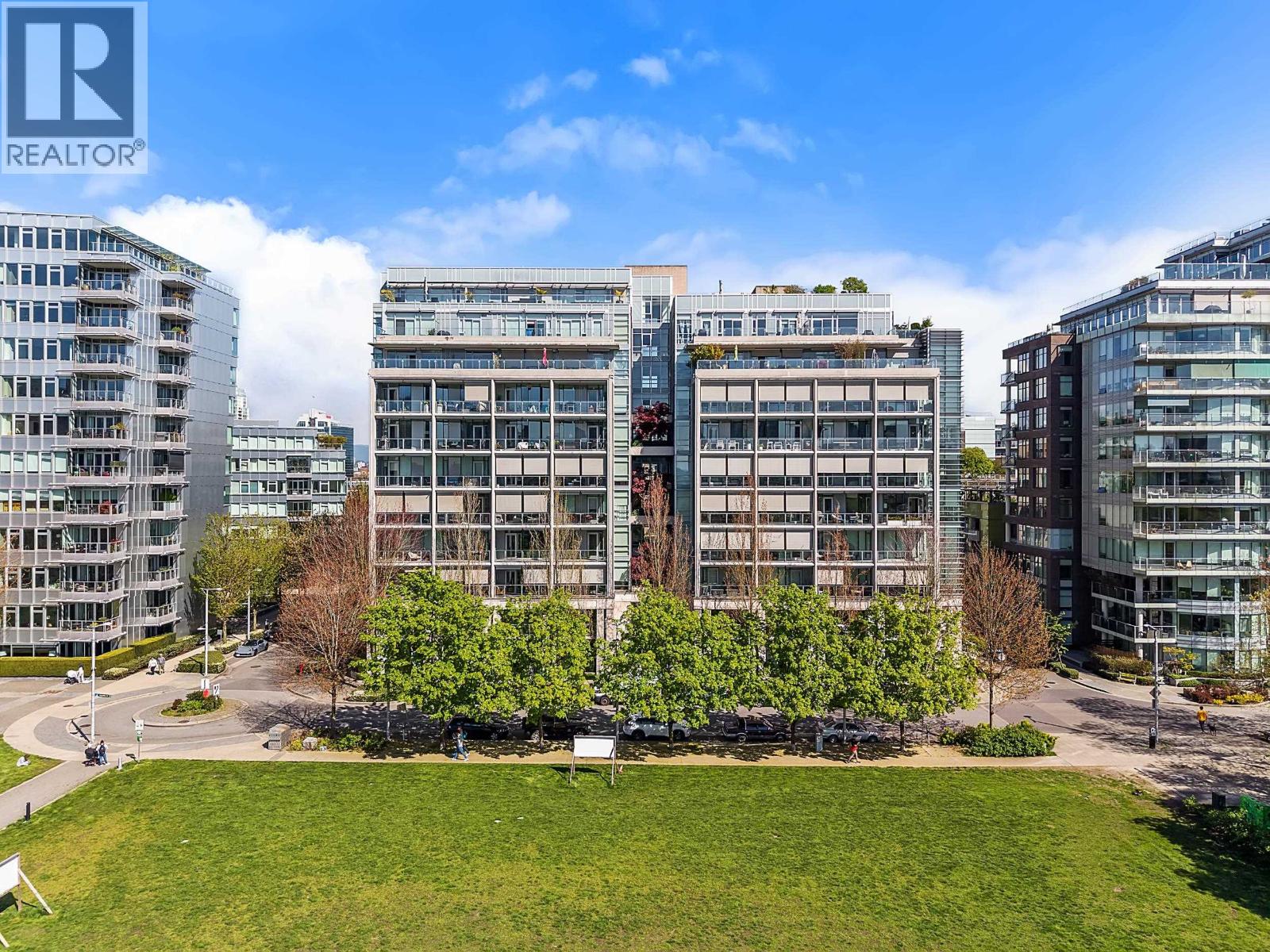 180 Athletes Way, Vancouver, British Columbia  V5Y 0B5 - Photo 2 - R3125441