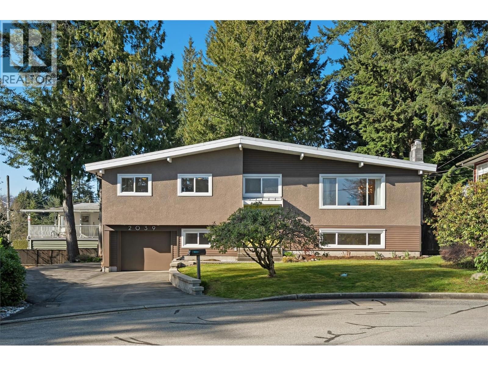 2039 COMPTON COURT, Coquitlam, British Columbia