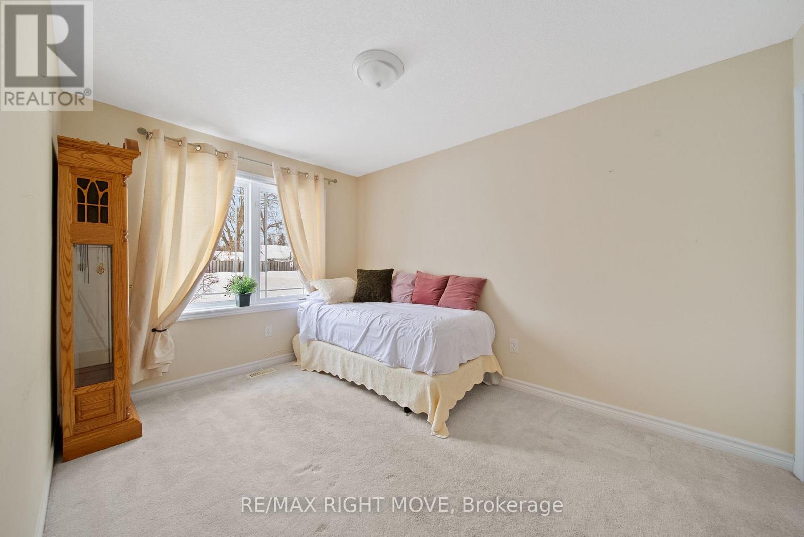 3 Taylor Drive, Orillia, Ontario  L3V 0C7 - Photo 4 - S12786194