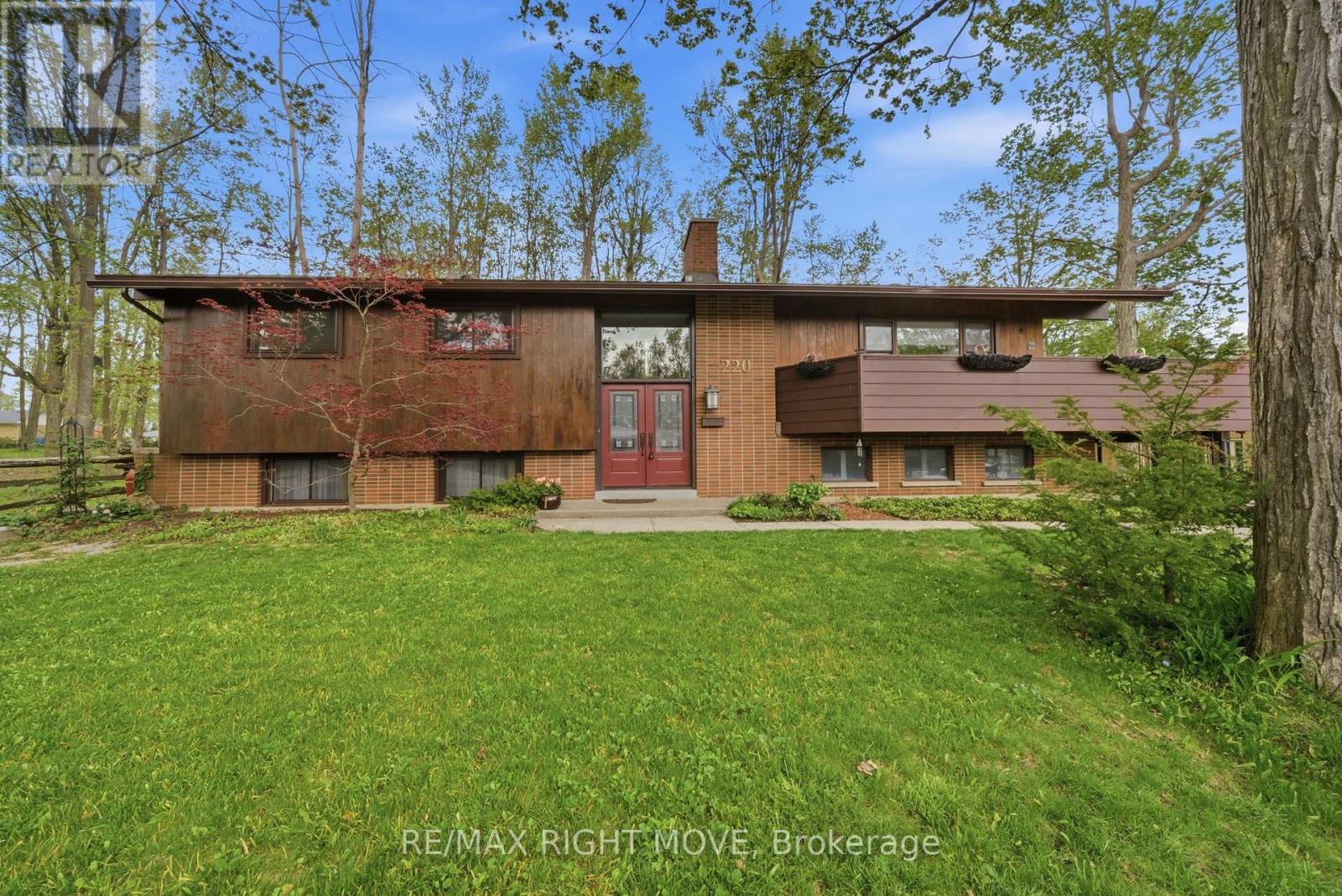 220 BELMORAL DRIVE, Orillia, Ontario