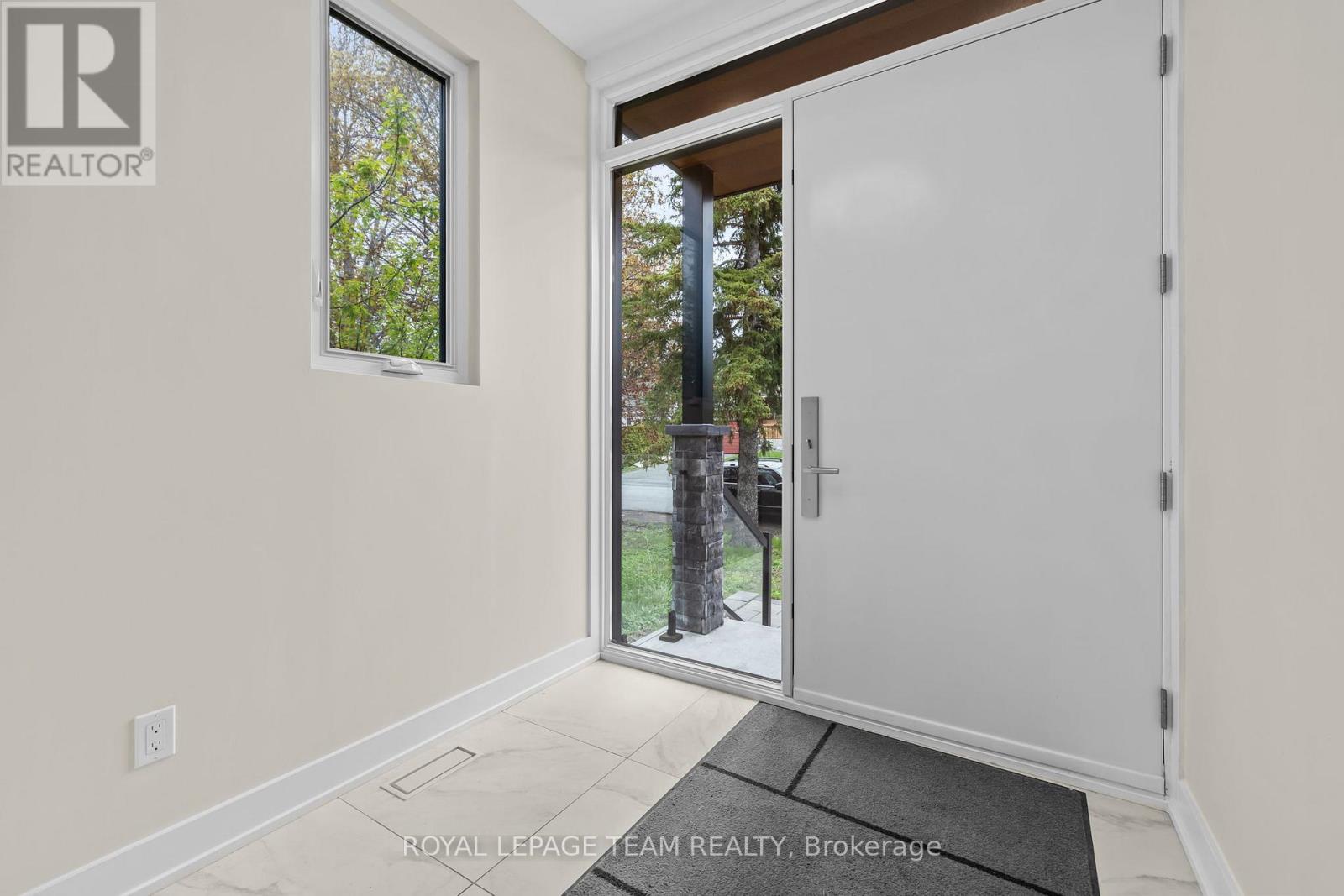 498 Wentworth Avenue, Ottawa, Ontario  K2B 5K1 - Photo 2 - X13147132