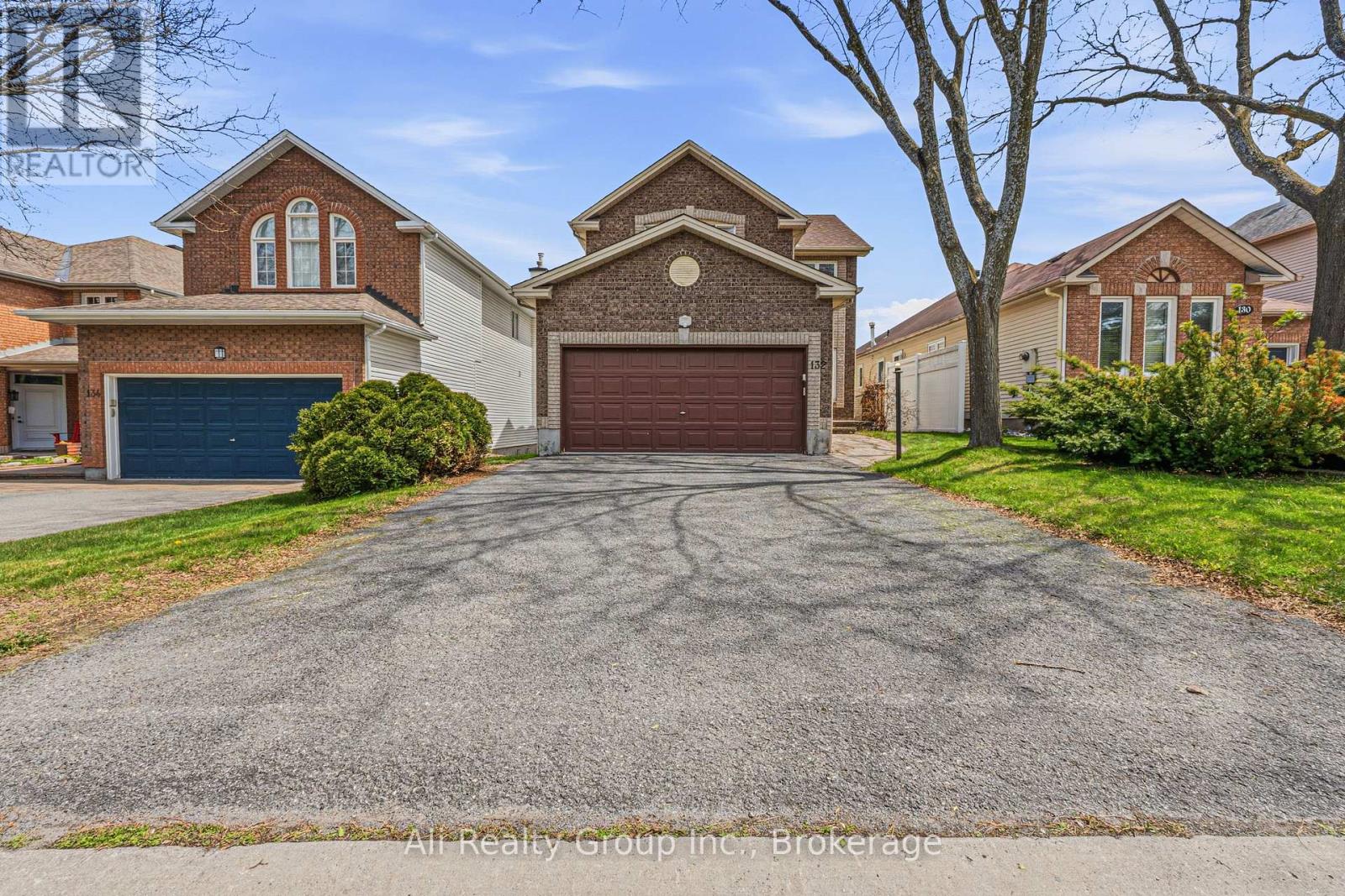 132 GRENADIER WAY, Ottawa, Ontario