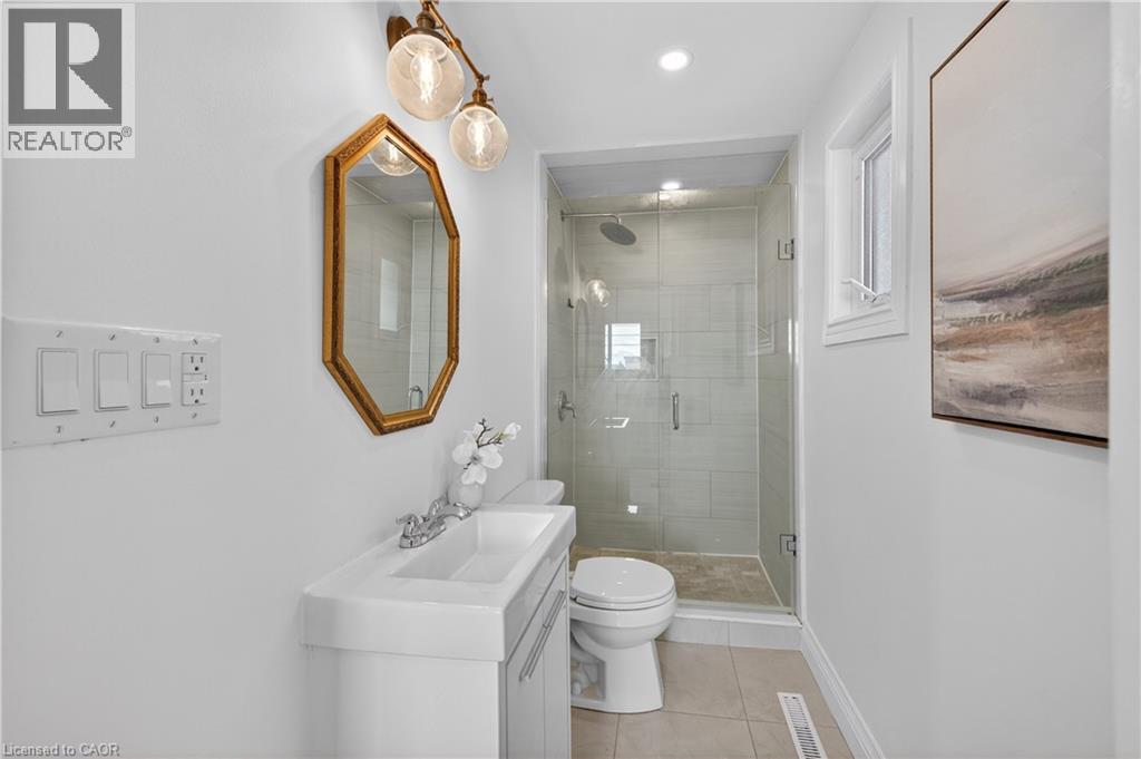 8 East 23rd Street, Hamilton, Ontario  L8V 2W6 - Photo 13 - 40811647