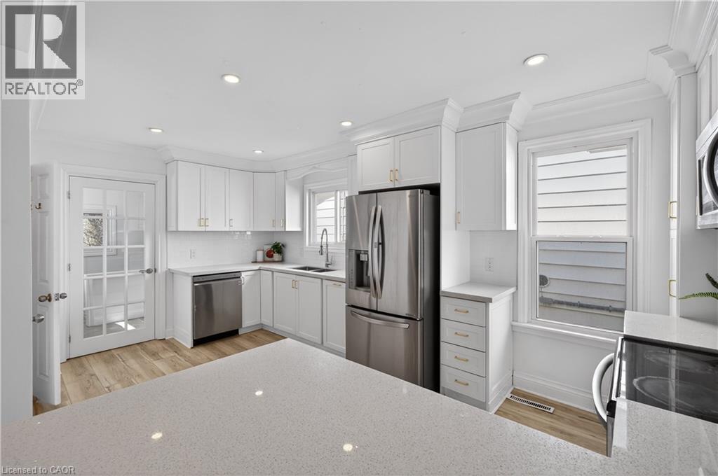 8 East 23rd Street, Hamilton, Ontario  L8V 2W6 - Photo 8 - 40811647