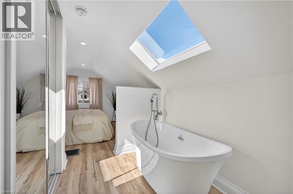 8 East 23rd Street, Hamilton, Ontario  L8V 2W6 - Photo 24 - 40811647