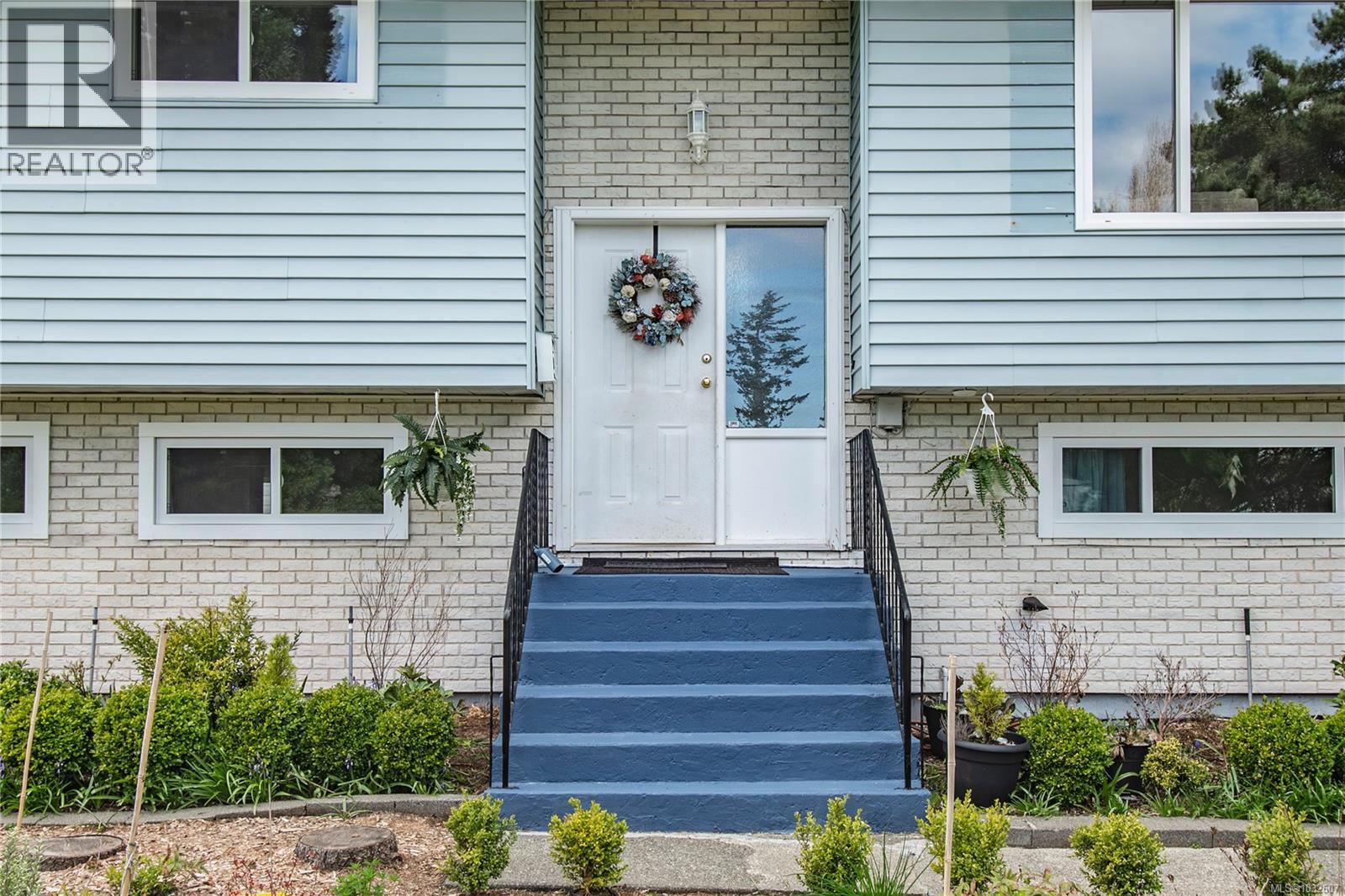 613 Nootka St, Comox, British Columbia  V9M 2L8 - Photo 2 - 1032607