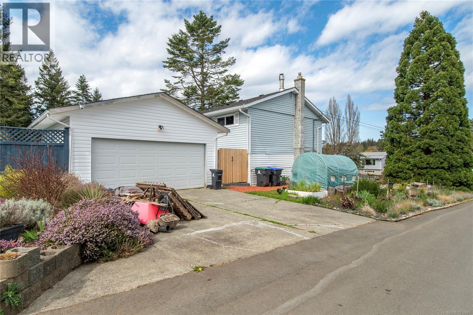 613 Nootka St, Comox, British Columbia  V9M 2L8 - Photo 6 - 1032607