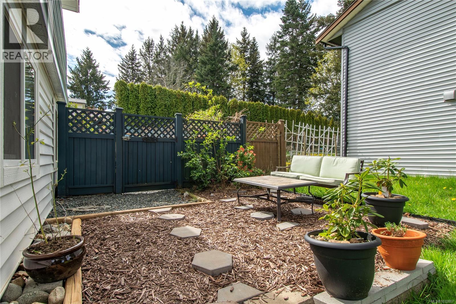 613 Nootka St, Comox, British Columbia  V9M 2L8 - Photo 45 - 1032607