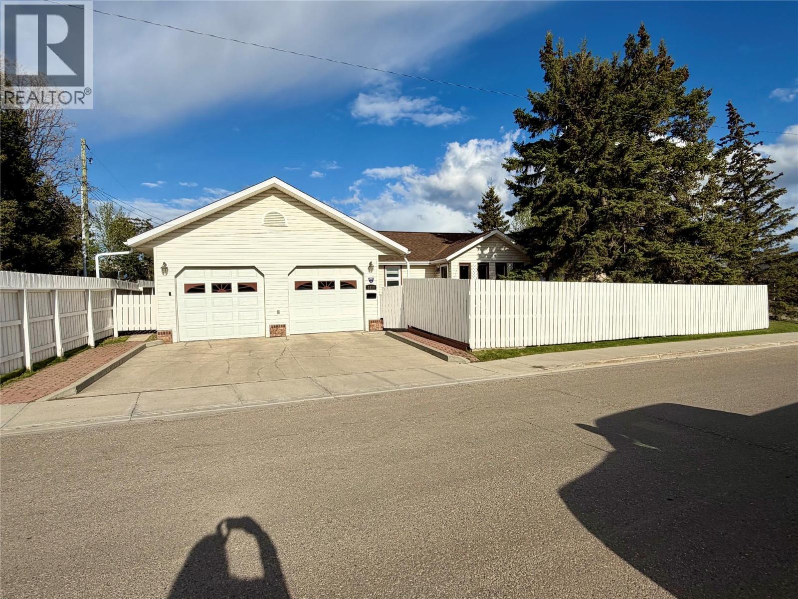 1820 91 Avenue, Dawson Creek, British Columbia  V1G 1B1 - Photo 2 - 10387948
