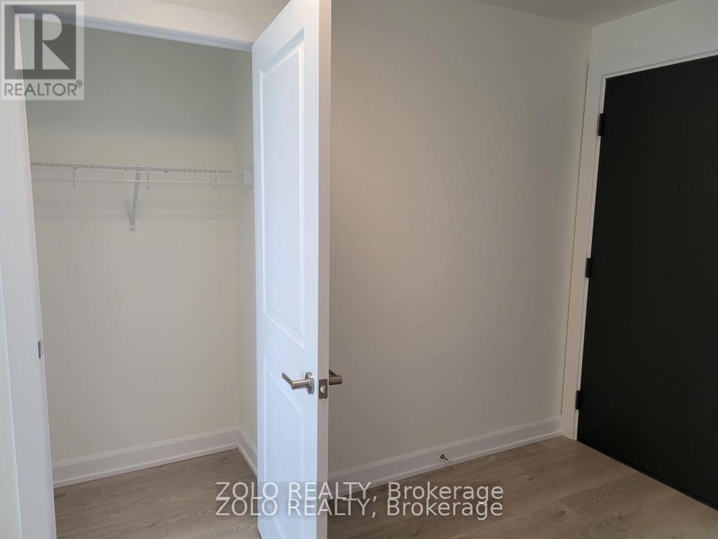 909 - 3220 William Coltson Avenue, Oakville, Ontario  L6H 7C2 - Photo 4 - W13147098