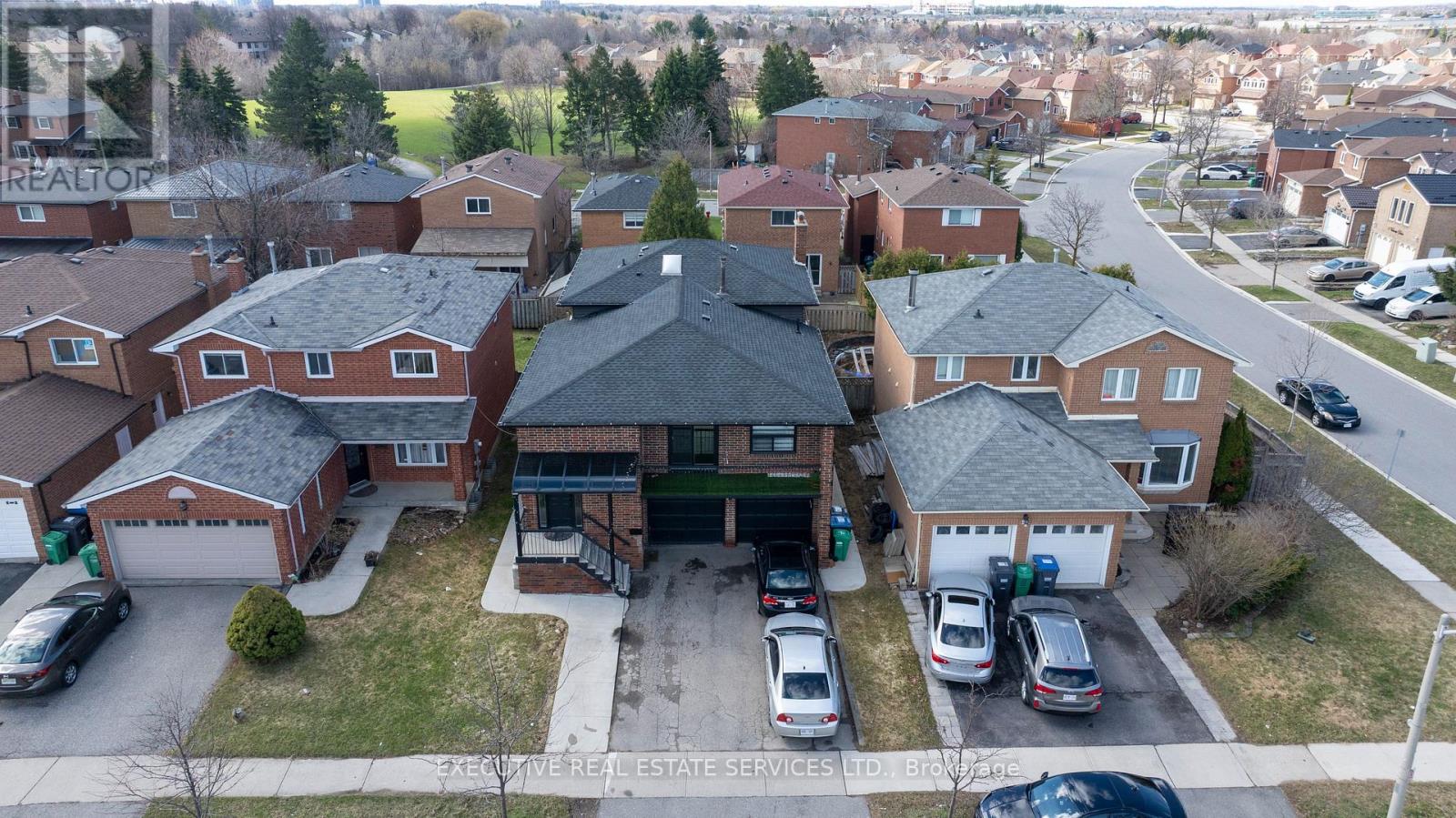 90 Hinchley Wood Grove, Brampton, Ontario  L6V 3M3 - Photo 1 - W13147106