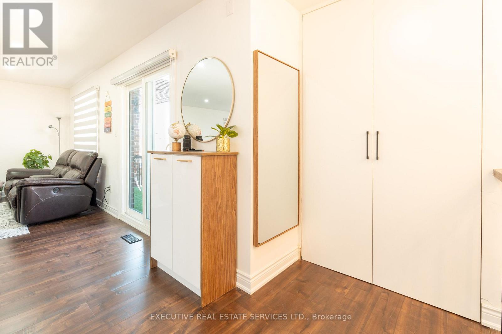 90 Hinchley Wood Grove, Brampton, Ontario  L6V 3M3 - Photo 3 - W13147106