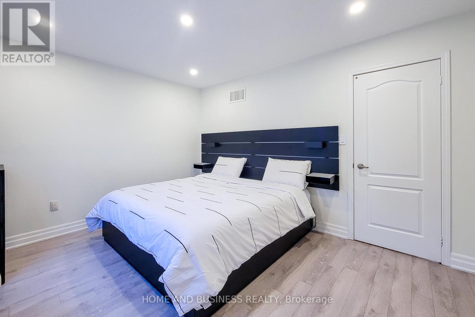 2374 Baintree Crescent, Oakville, Ontario  L6M 4X1 - Photo 18 - W13147118