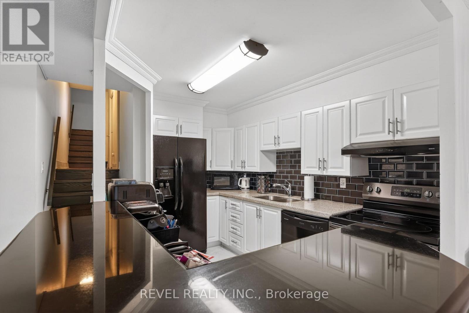 403 - 11 Wincott Drive, Toronto, Ontario  M9R 2R9 - Photo 5 - W13147148