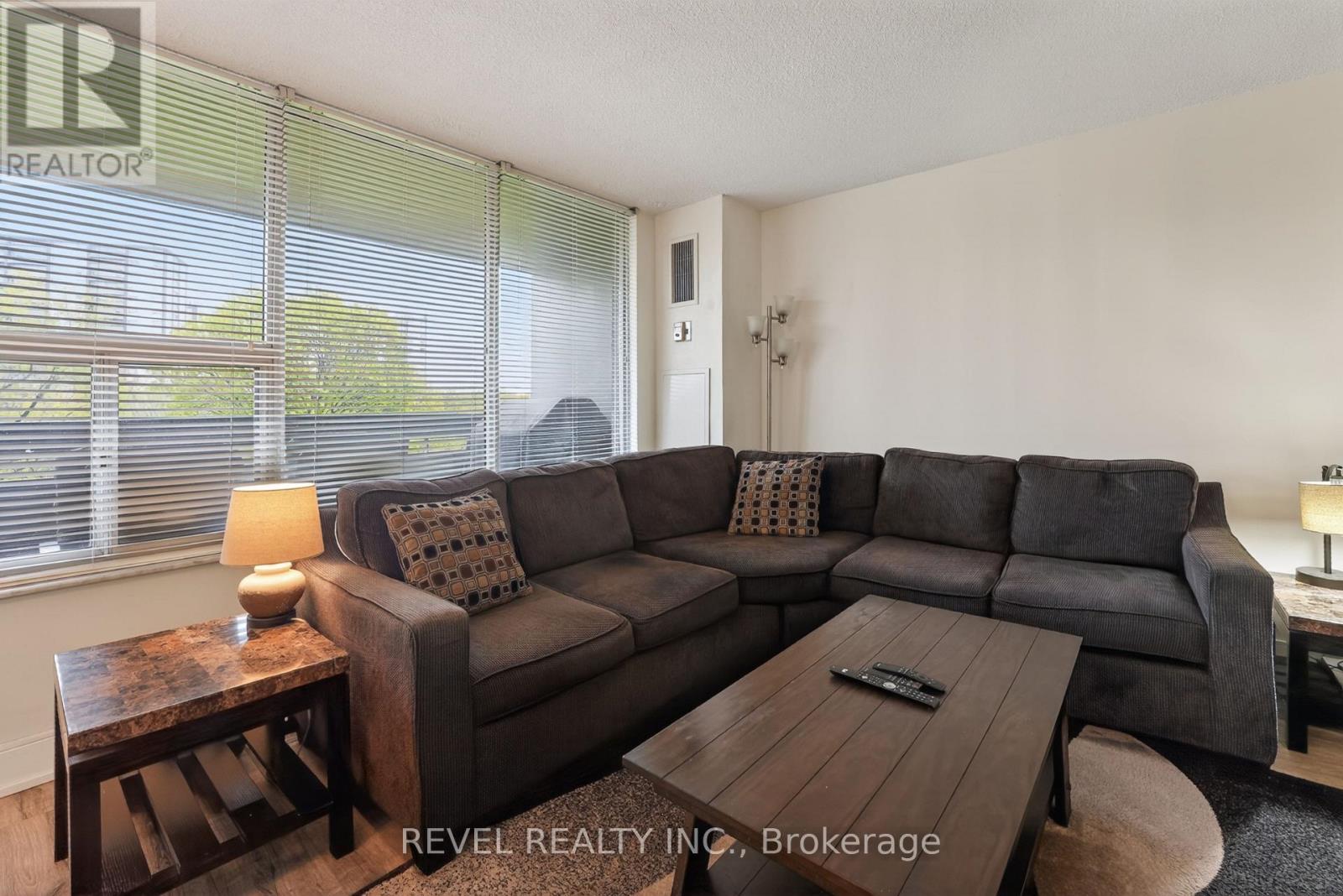 403 - 11 Wincott Drive, Toronto, Ontario  M9R 2R9 - Photo 8 - W13147148