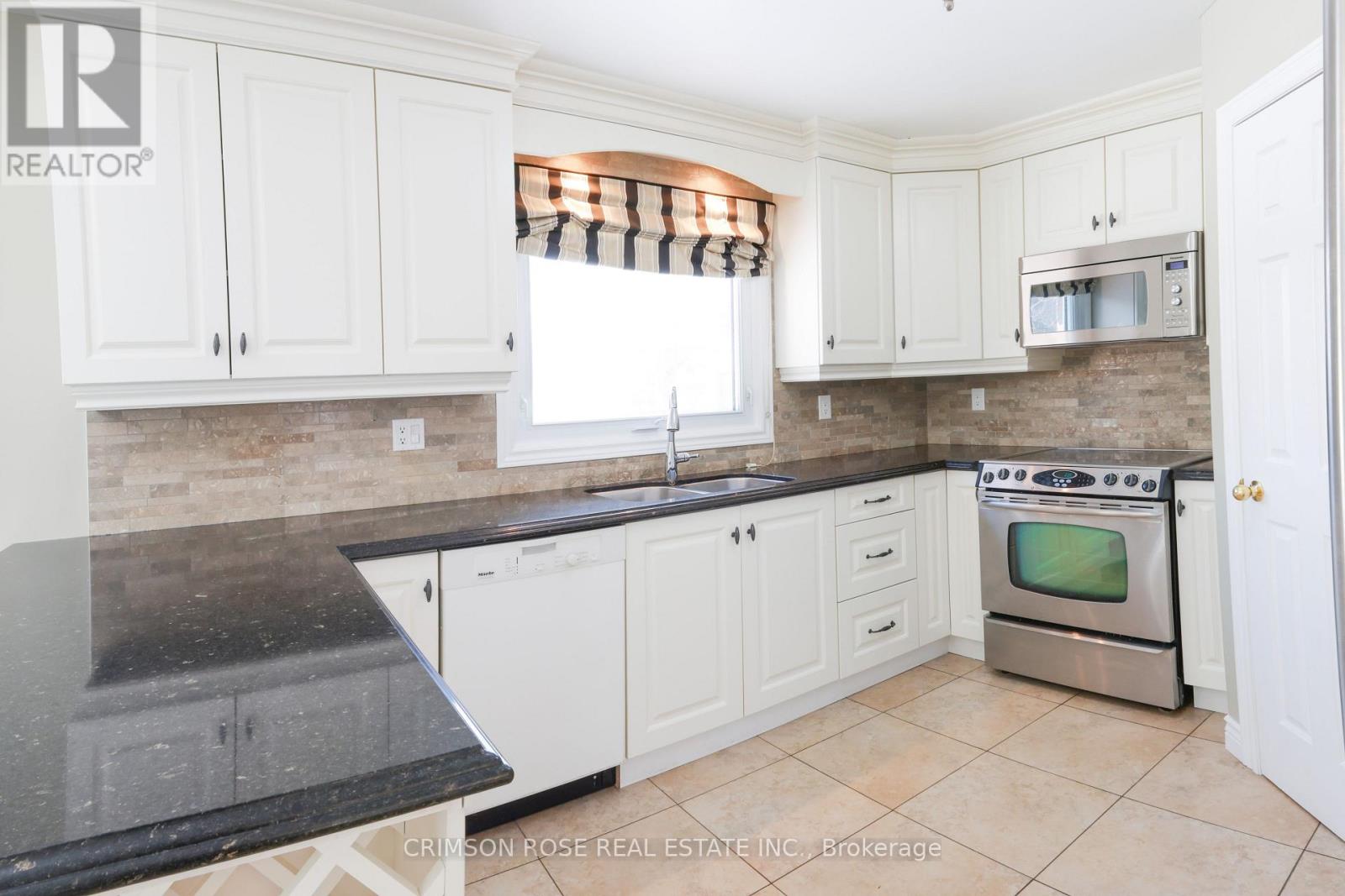 2037 Schoolmaster Circle, Oakville, Ontario  L6M 3A1 - Photo 9 - W13141872