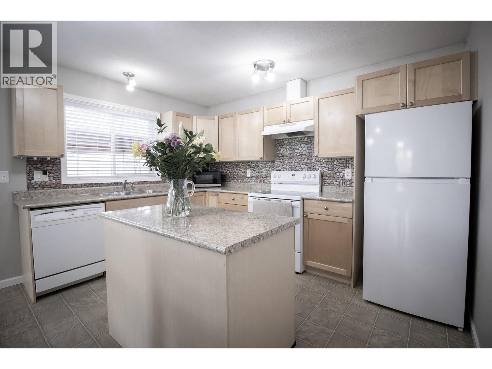 9905 81 Street, Fort St. John, British Columbia  V1J 6K4 - Photo 3 - R3125183