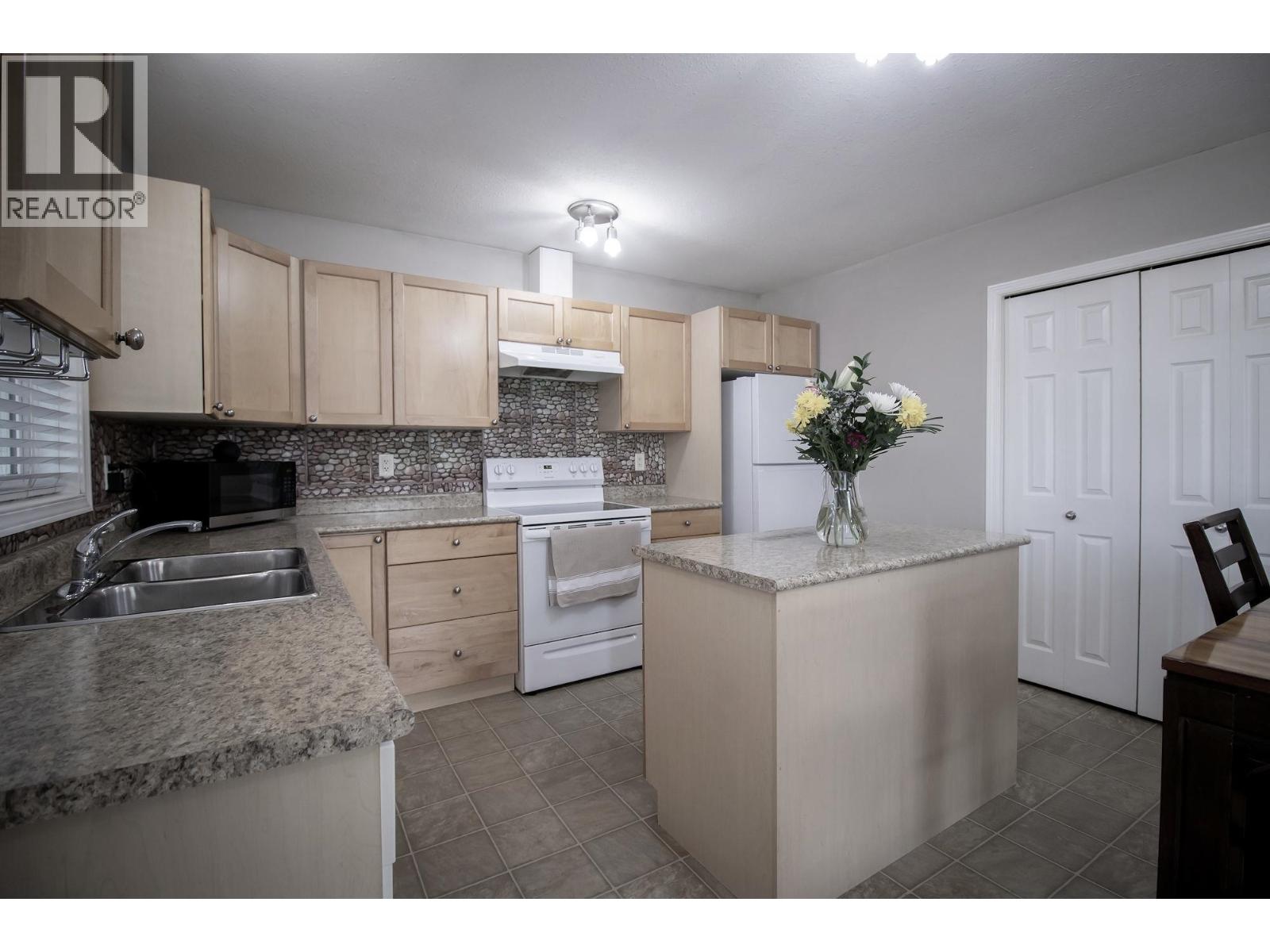 9905 81 Street, Fort St. John, British Columbia  V1J 6K4 - Photo 5 - R3125183