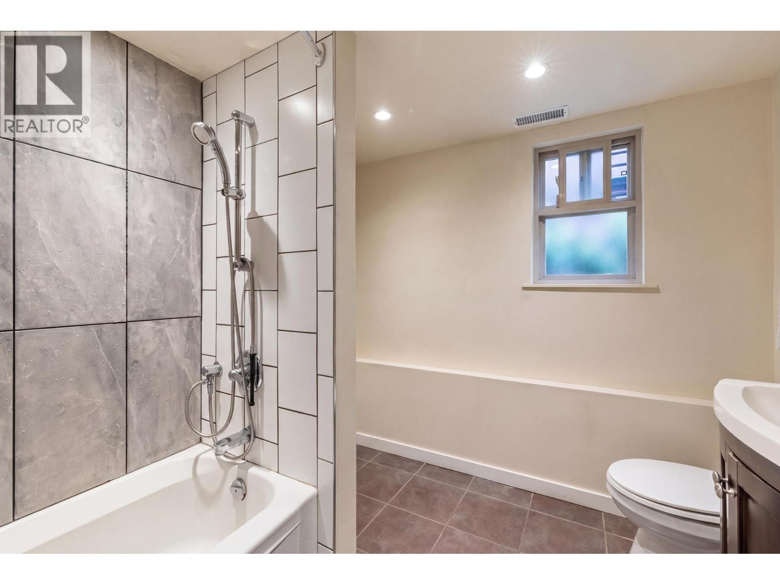 2246 Parker Street, Vancouver, British Columbia  V5L 2L9 - Photo 30 - R3125264