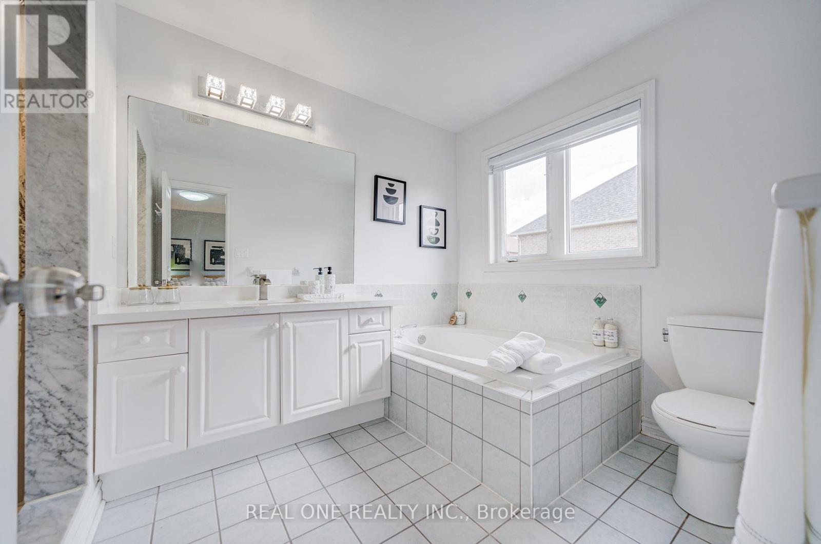 111 Viscount Drive, Markham (Berczy), Ontario  L6C 2P3 - Photo 39 - N13147184