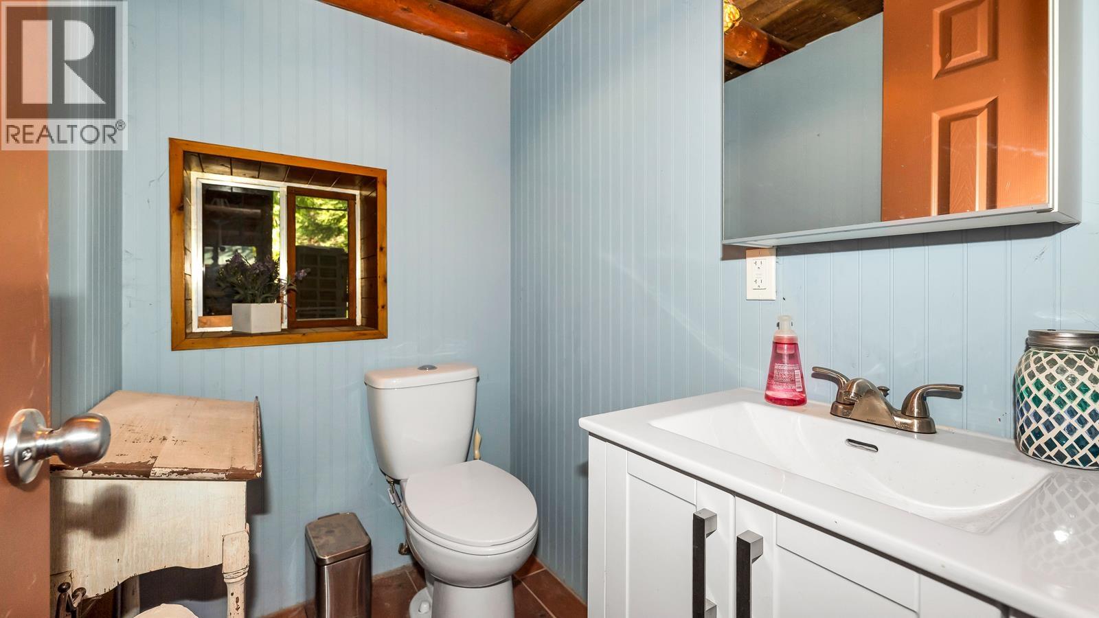 604 Waugh Road, Mayne Island, British Columbia  V0N 2J1 - Photo 24 - R3125432