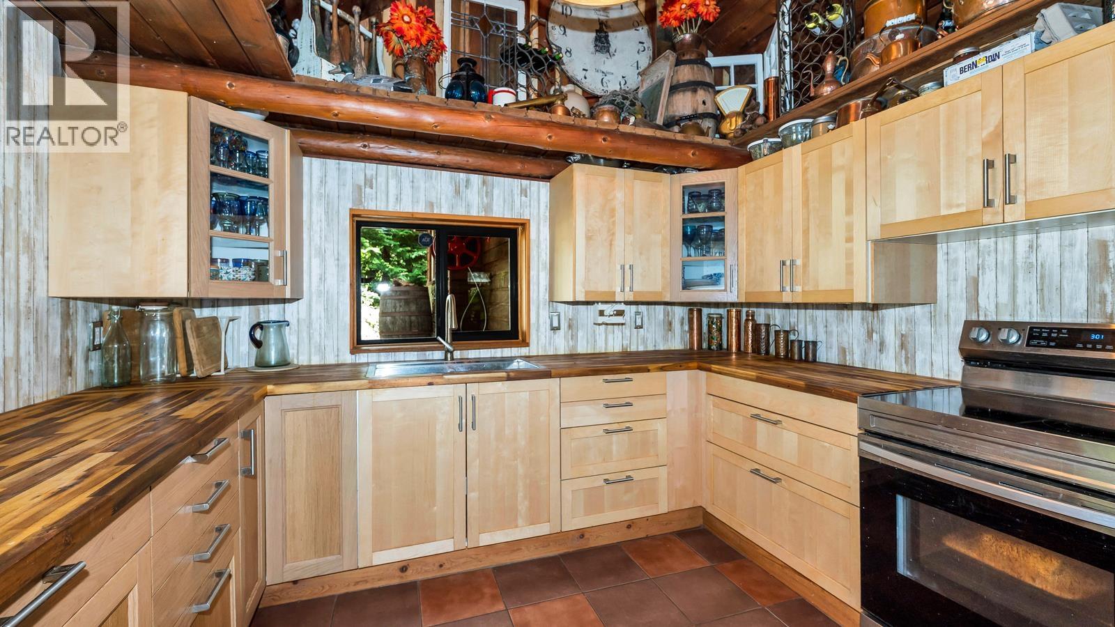 604 Waugh Road, Mayne Island, British Columbia  V0N 2J1 - Photo 10 - R3125432