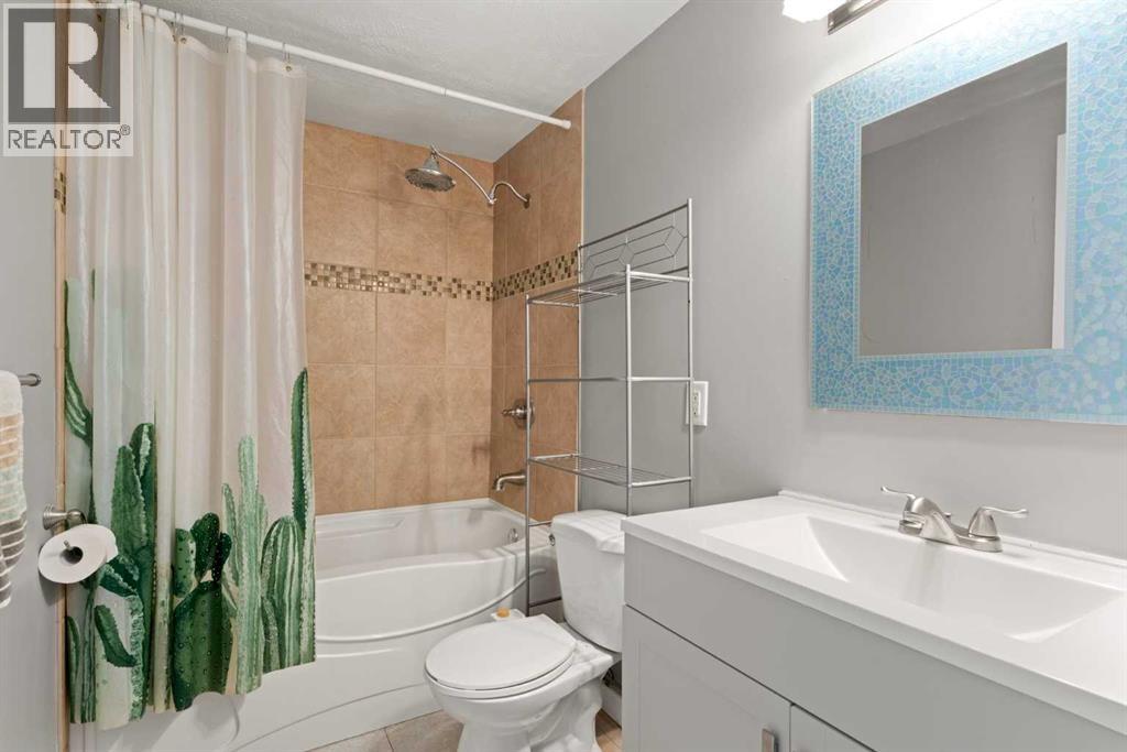 530 Woodbine Boulevard SW, Calgary, Alberta  T2W 5B3 - Photo 25 - A2312450