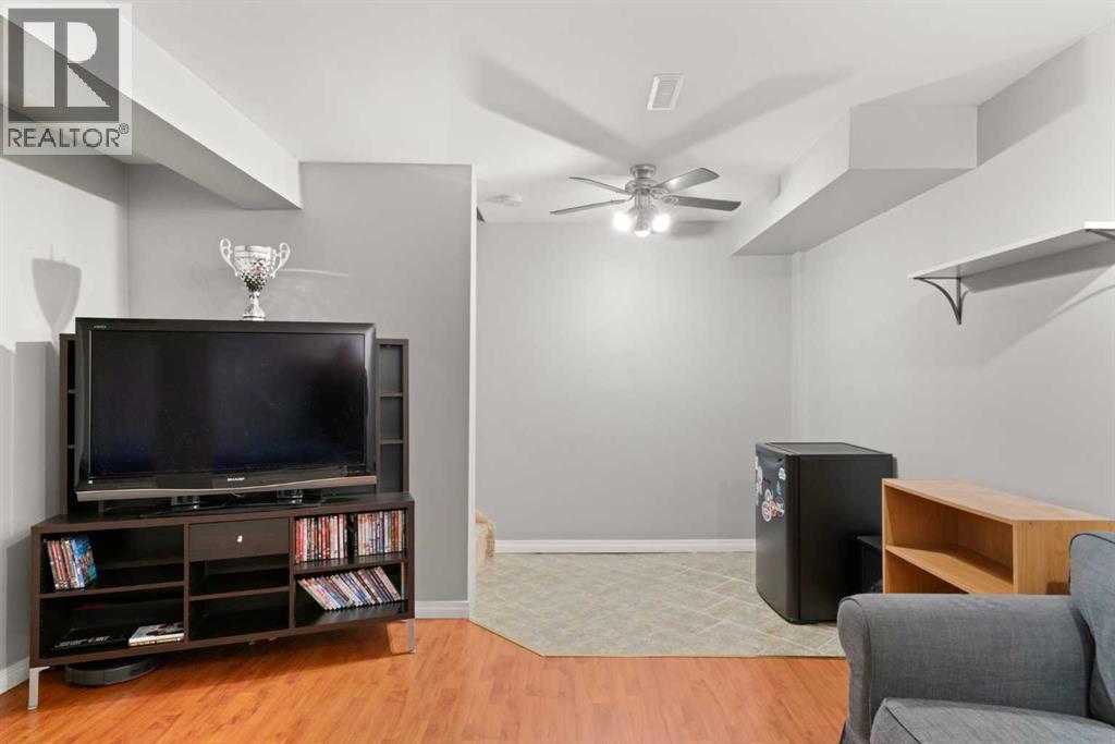 530 Woodbine Boulevard SW, Calgary, Alberta  T2W 5B3 - Photo 32 - A2312450