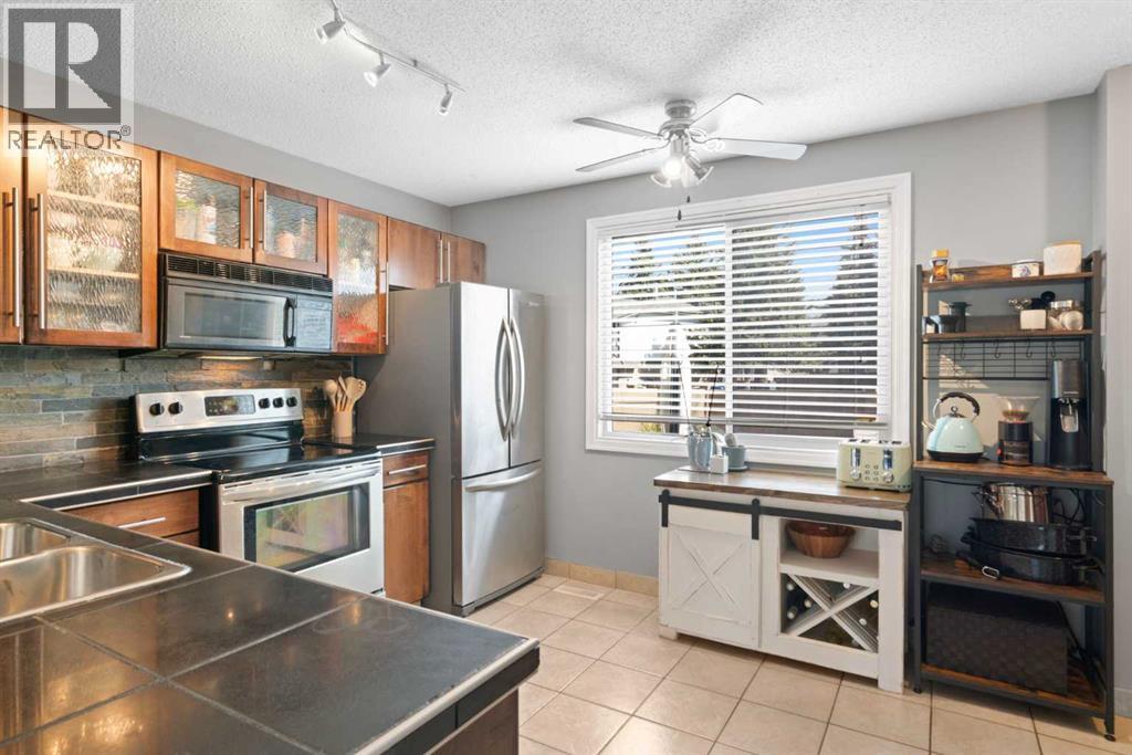 530 Woodbine Boulevard SW, Calgary, Alberta  T2W 5B3 - Photo 5 - A2312450