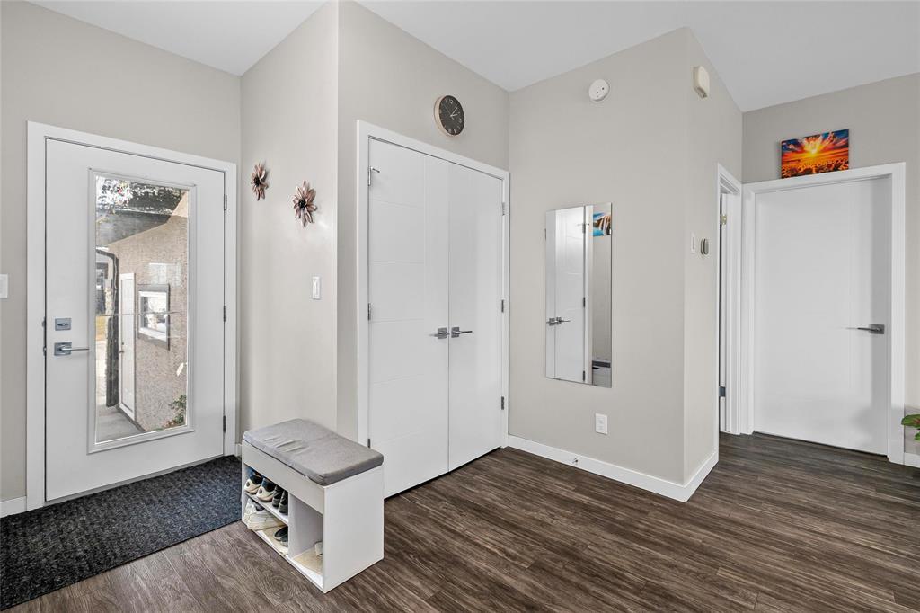 367 Cartesian Gate, Winnipeg, Manitoba  R2P 1W9 - Photo 2 - 202611063