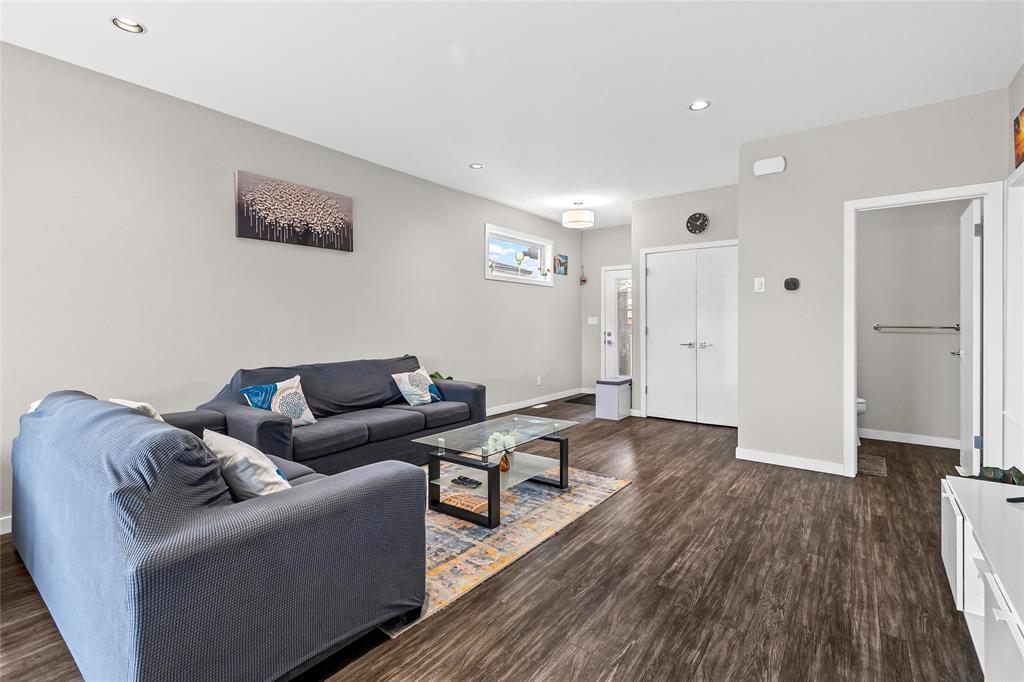 367 Cartesian Gate, Winnipeg, Manitoba  R2P 1W9 - Photo 4 - 202611063
