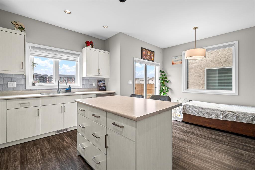 367 Cartesian Gate, Winnipeg, Manitoba  R2P 1W9 - Photo 6 - 202611063