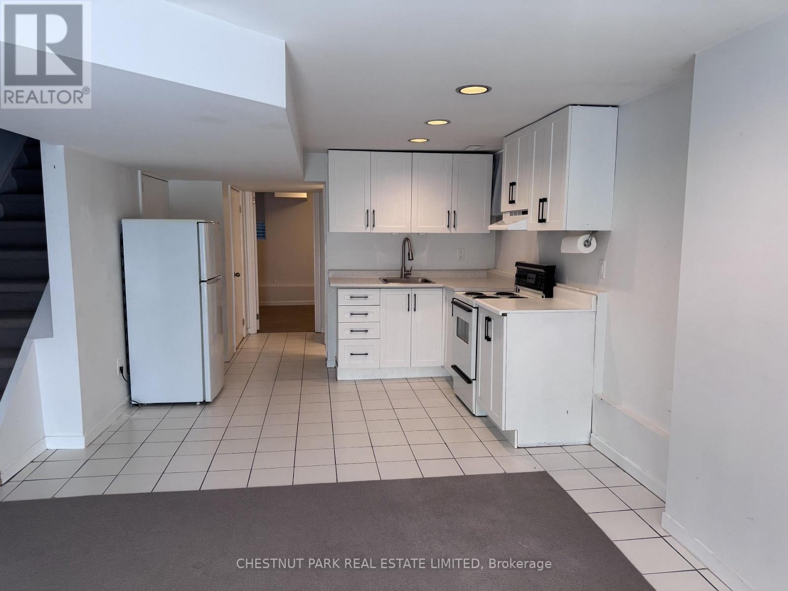 Lower - 10 Wroxeter Avenue, Toronto, Ontario M4K 1J6 - Photo 5 - E13137768