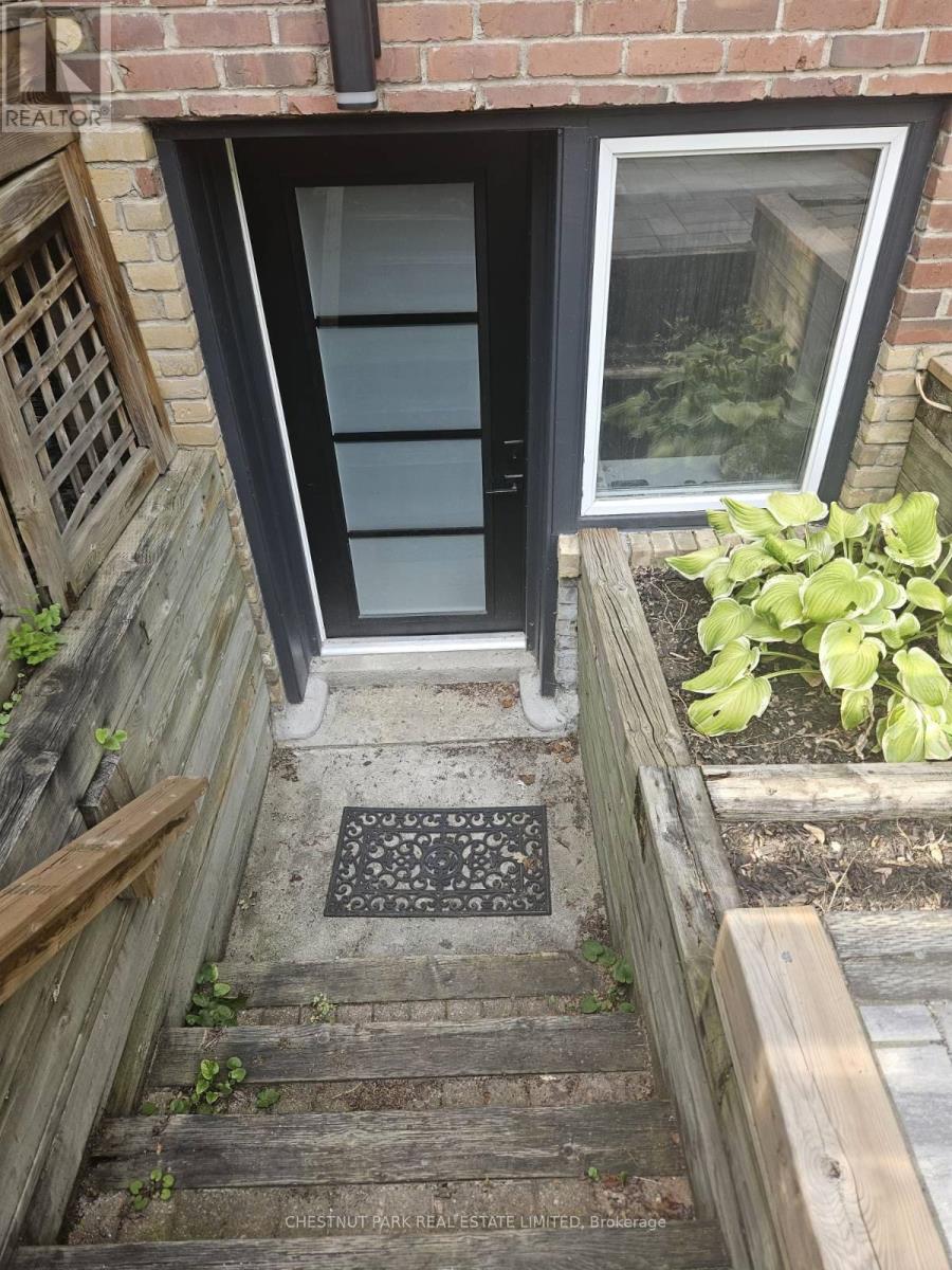 Lower - 10 Wroxeter Avenue, Toronto, Ontario M4K 1J6 - Photo 2 - E13137768