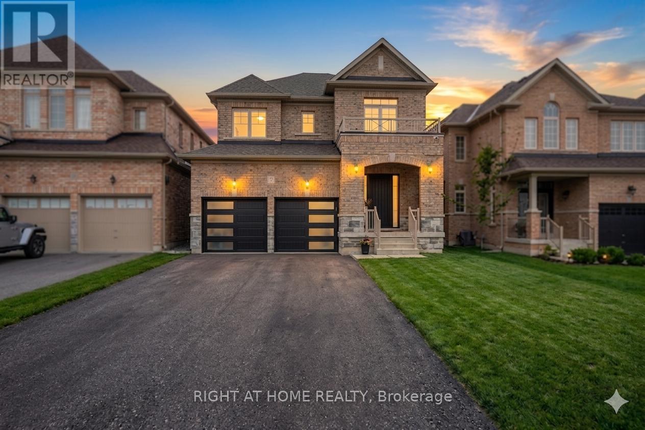 12 TUPLING STREET, Bradford West Gwillimbury, Ontario