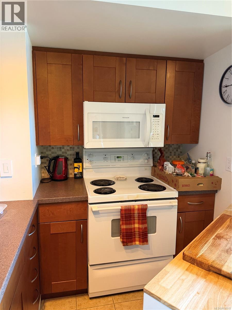 Cabin 3 1136 North End Rd, Salt Spring, British Columbia V8K 1M1 - Photo 11 - 1037013
