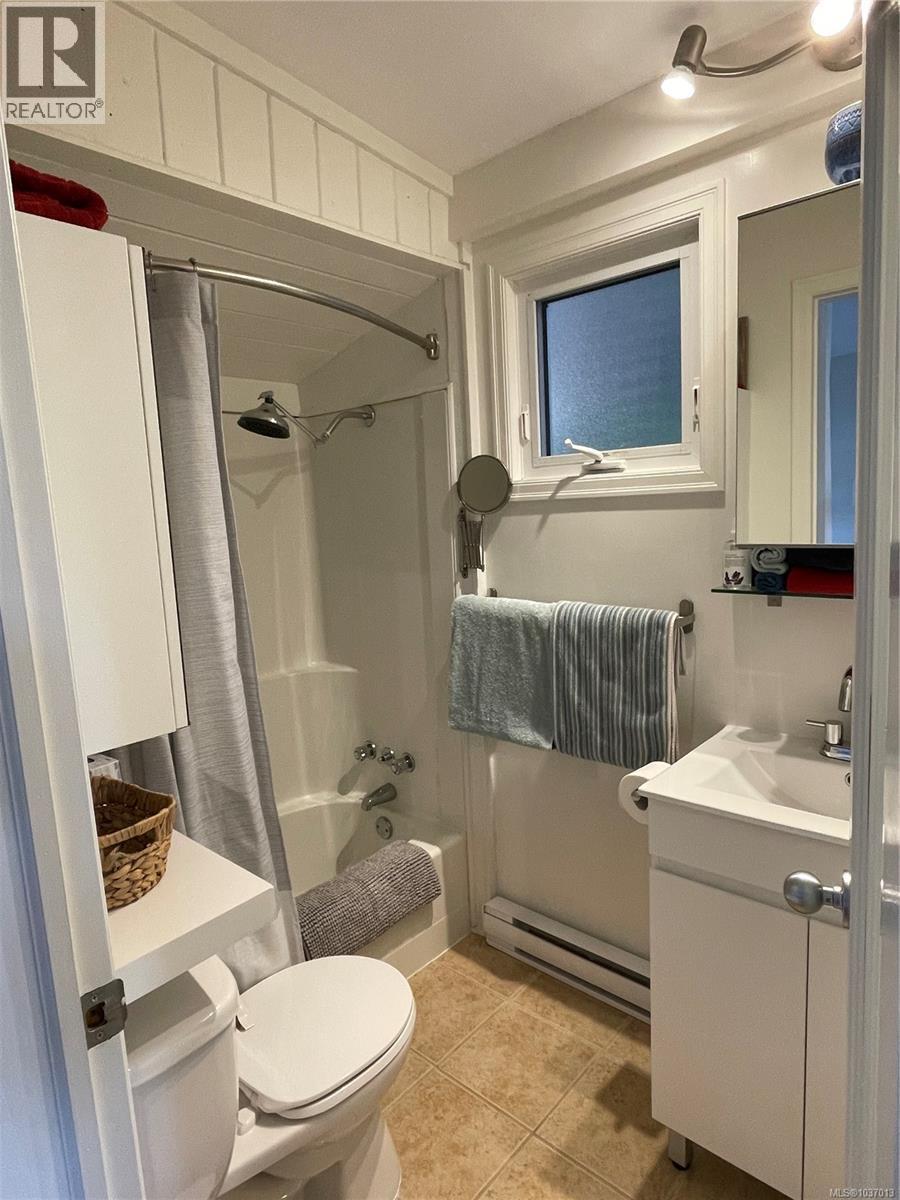 Cabin 3 1136 North End Rd, Salt Spring, British Columbia V8K 1M1 - Photo 16 - 1037013