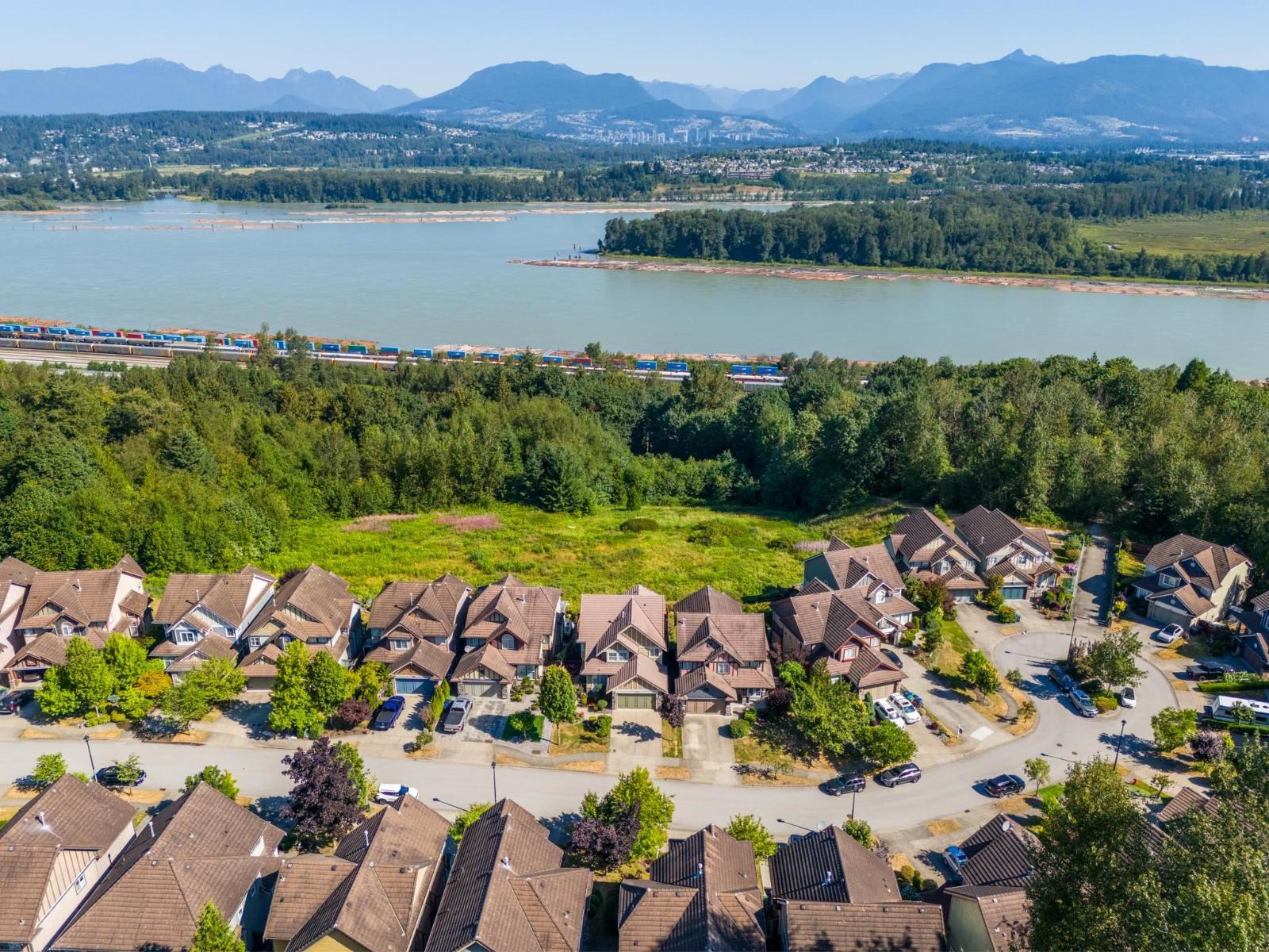 11397 154a Street, Surrey, British Columbia  V3R 2V7 - Photo 3 - R3125365