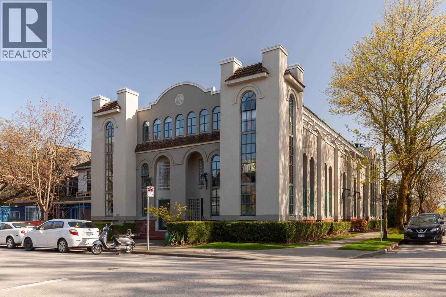 301 700 E PENDER STREET, Vancouver, British Columbia