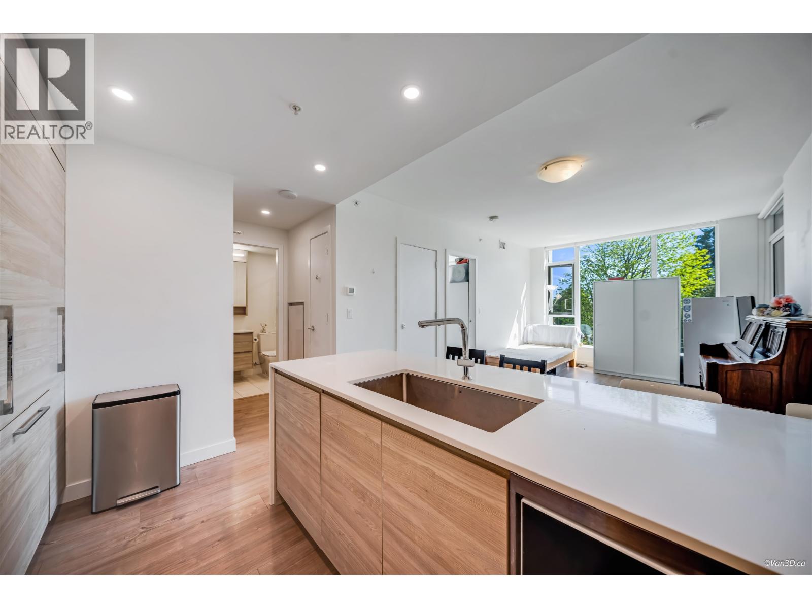 205 585 Austin Avenue, Coquitlam, British Columbia  V3K 0G6 - Photo 4 - R3125349