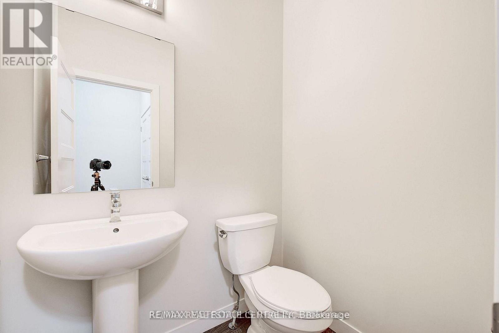 996 West Village Square, London North, Ontario N6H 0J7 - Photo 15 - X13147228