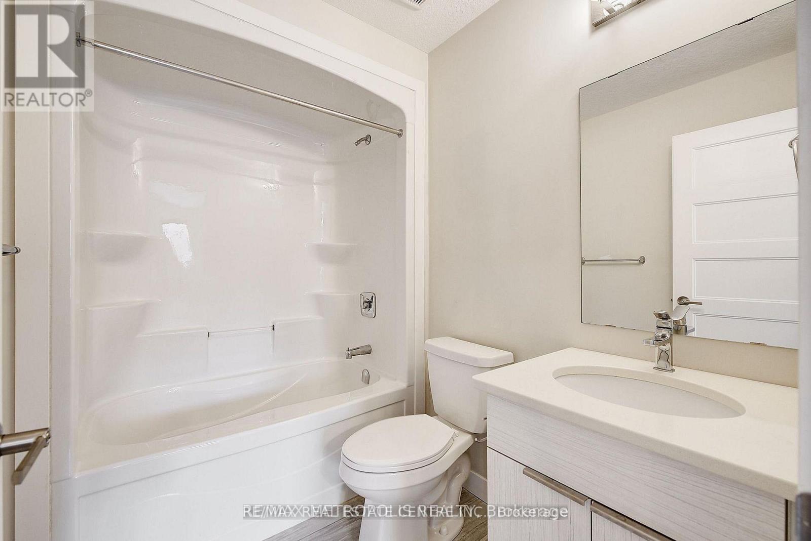 996 West Village Square, London North, Ontario N6H 0J7 - Photo 19 - X13147228