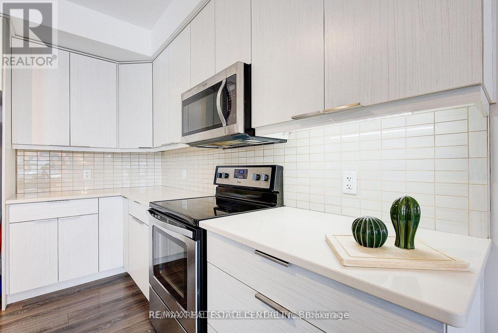 996 West Village Square, London North, Ontario N6H 0J7 - Photo 23 - X13147228