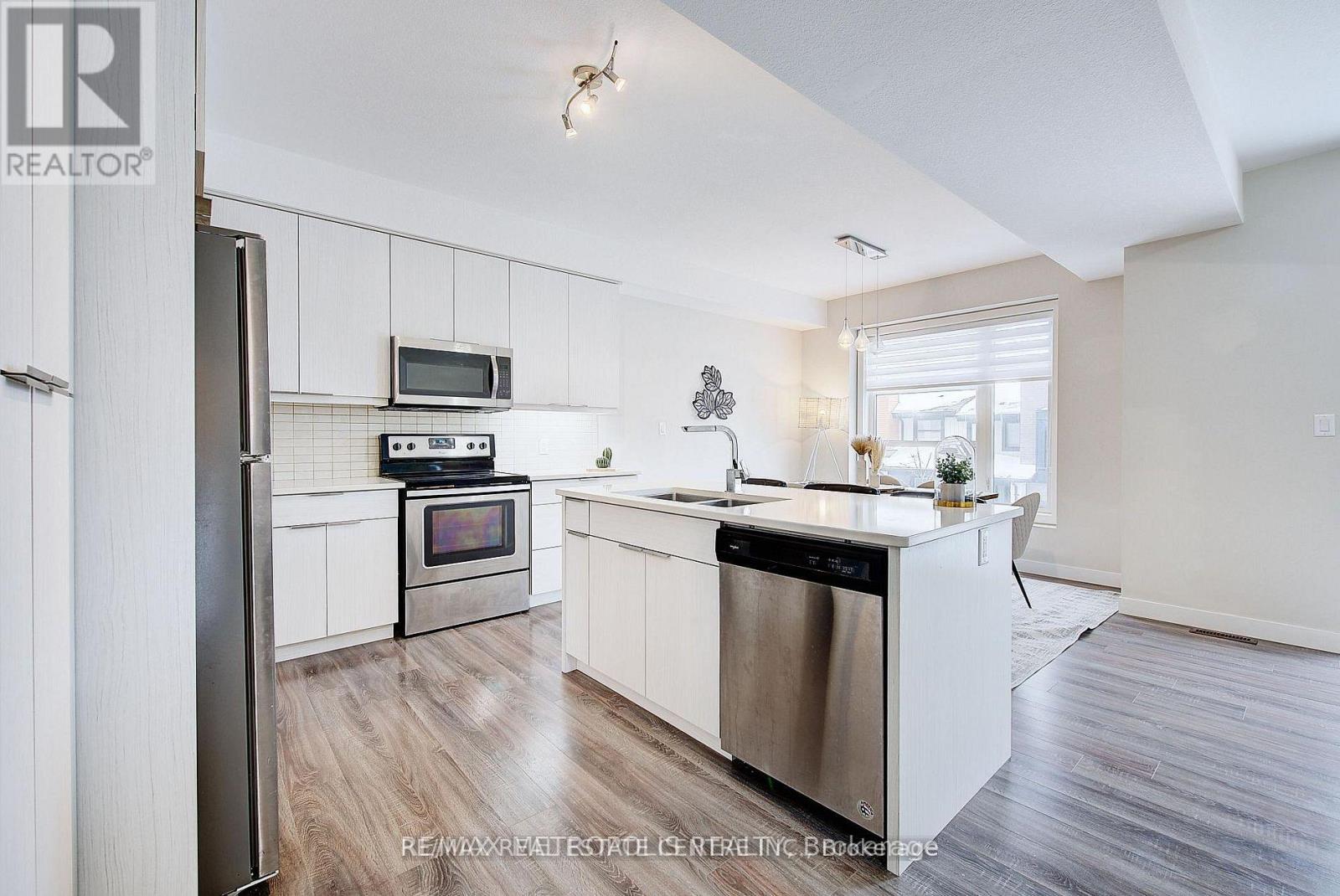996 West Village Square, London North, Ontario N6H 0J7 - Photo 5 - X13147228
