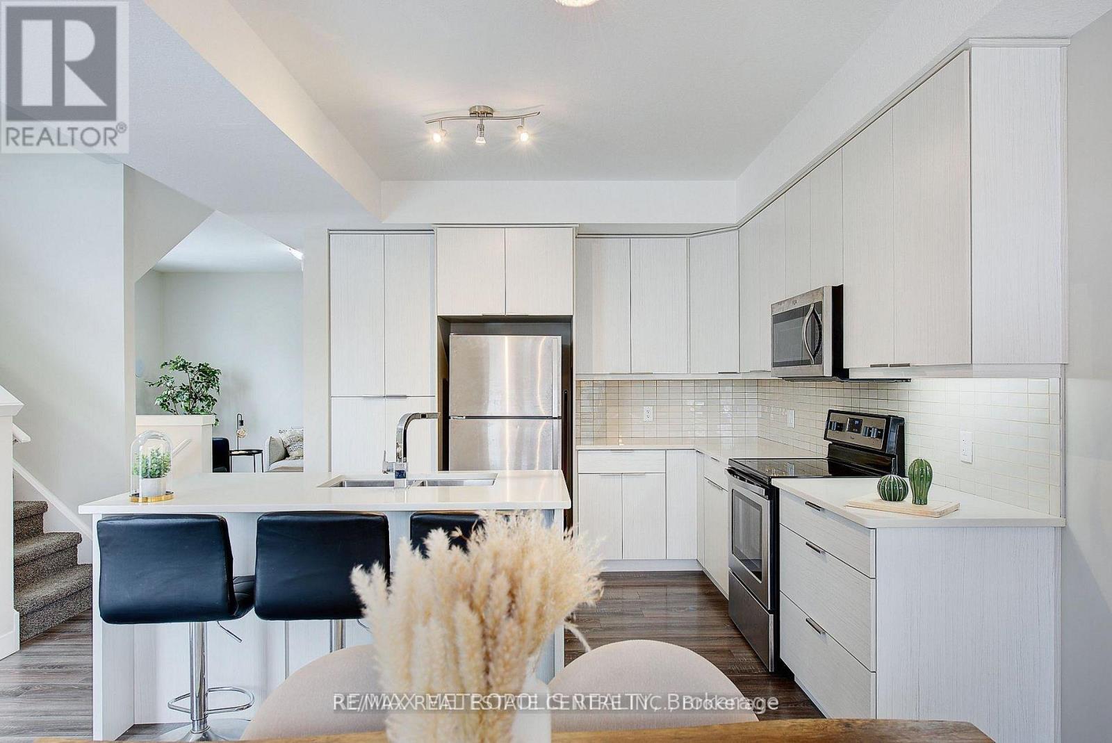 996 West Village Square, London North, Ontario N6H 0J7 - Photo 7 - X13147228