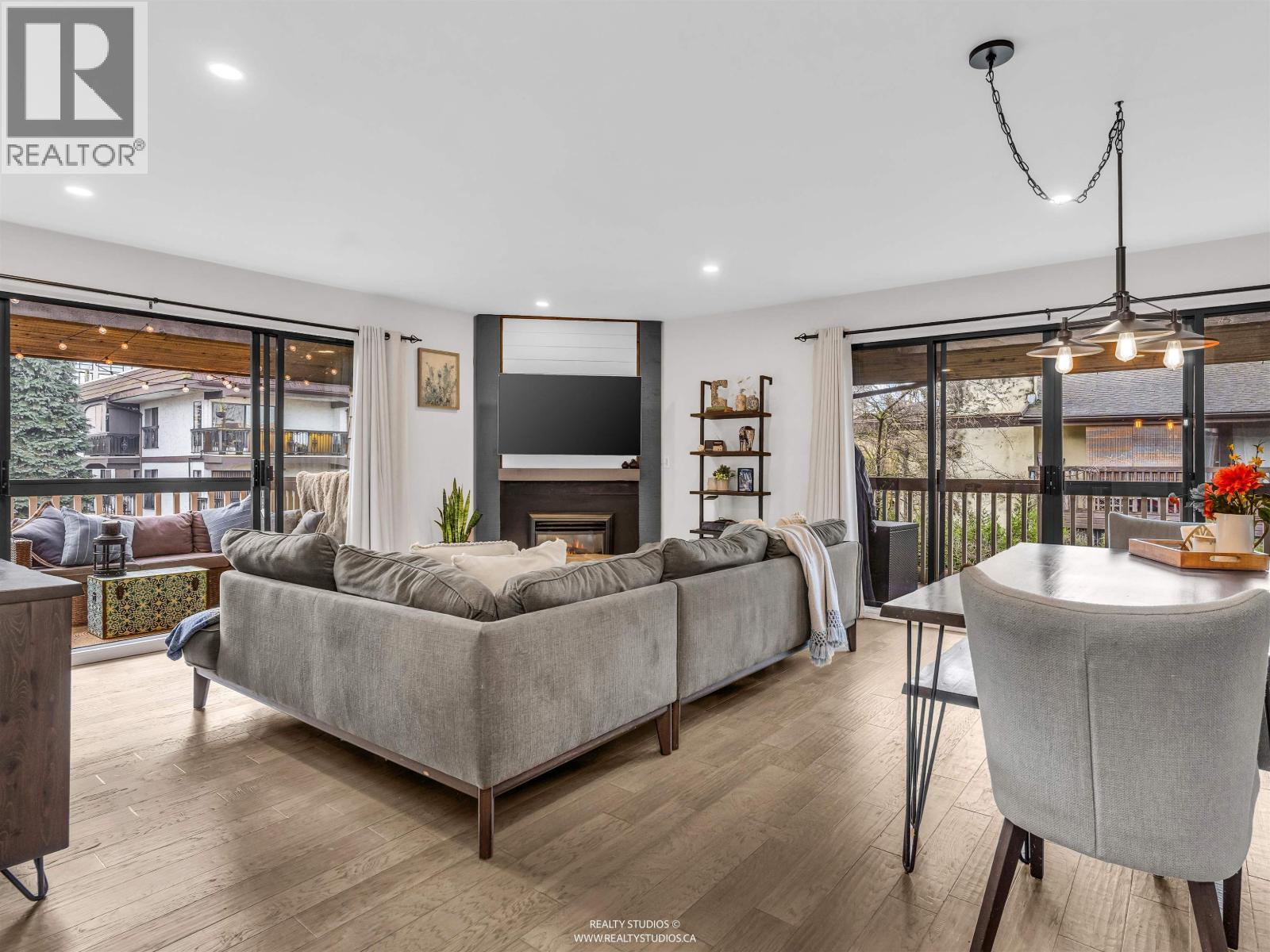 303 708 EIGHTH AVENUE, New Westminster, British Columbia