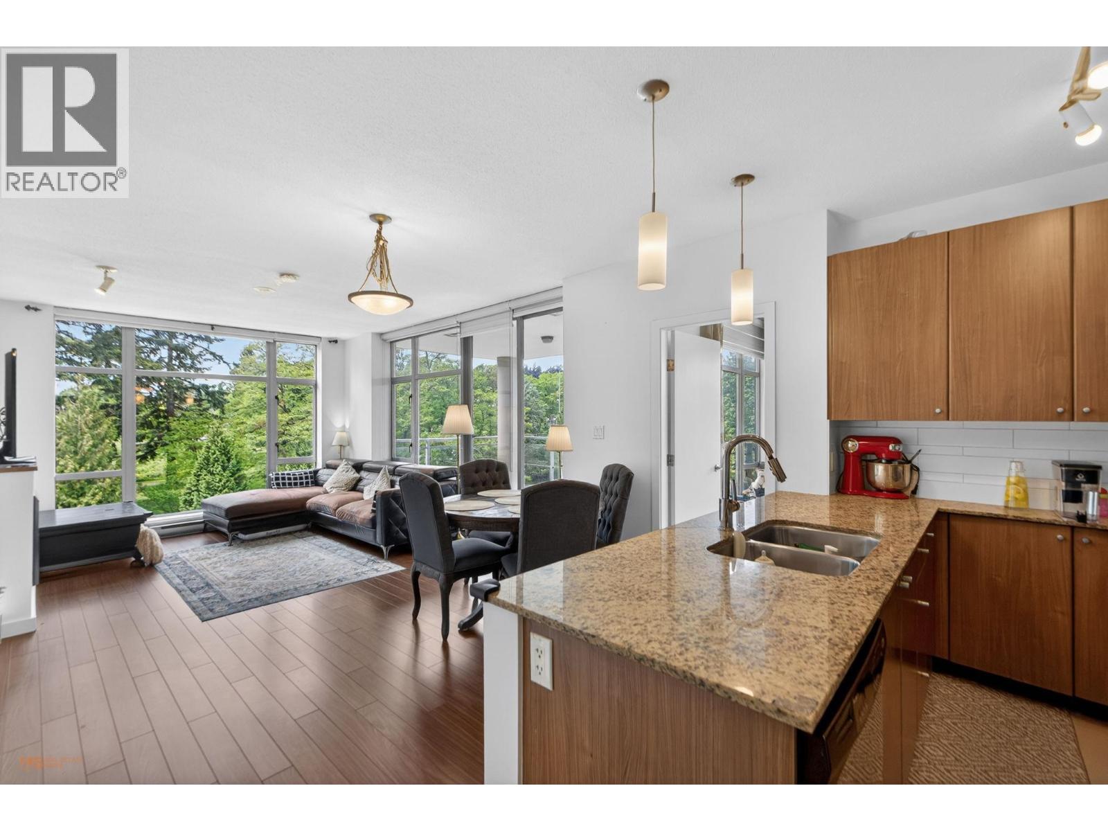 908 280 Ross Drive, New Westminster, British Columbia  V3L 0C2 - Photo 3 - R3124863