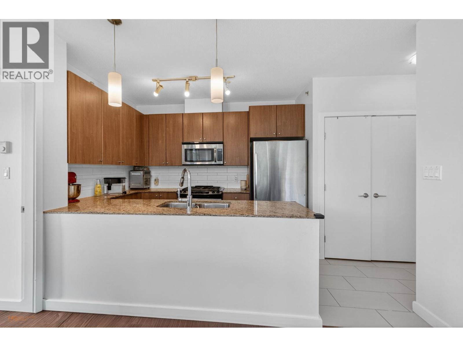908 280 Ross Drive, New Westminster, British Columbia  V3L 0C2 - Photo 5 - R3124863